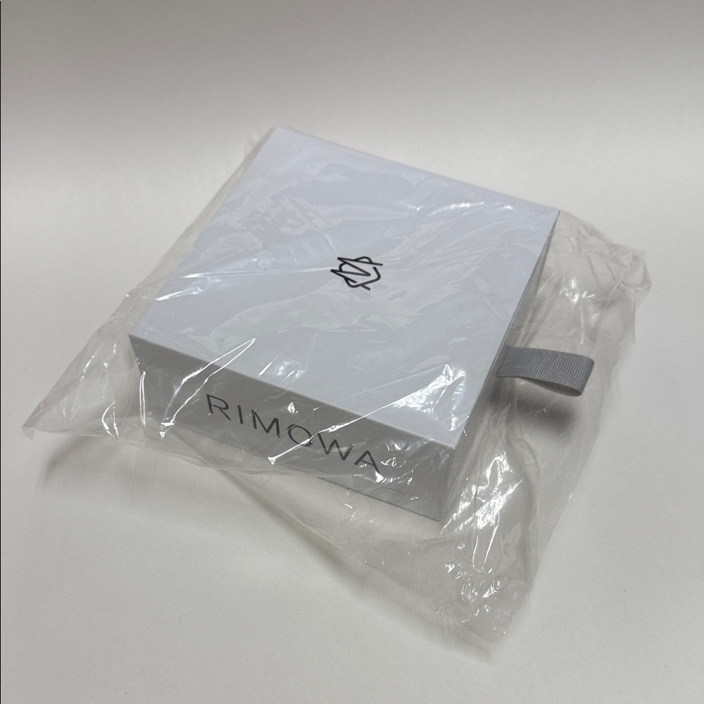 RIMOWA White Gift Box with Gray Pull Tab